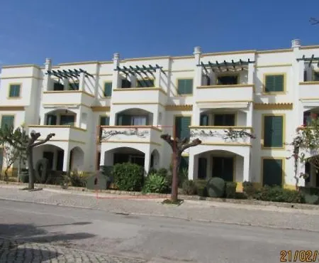 Nice And Quiet T1 In A Tavira Condominium